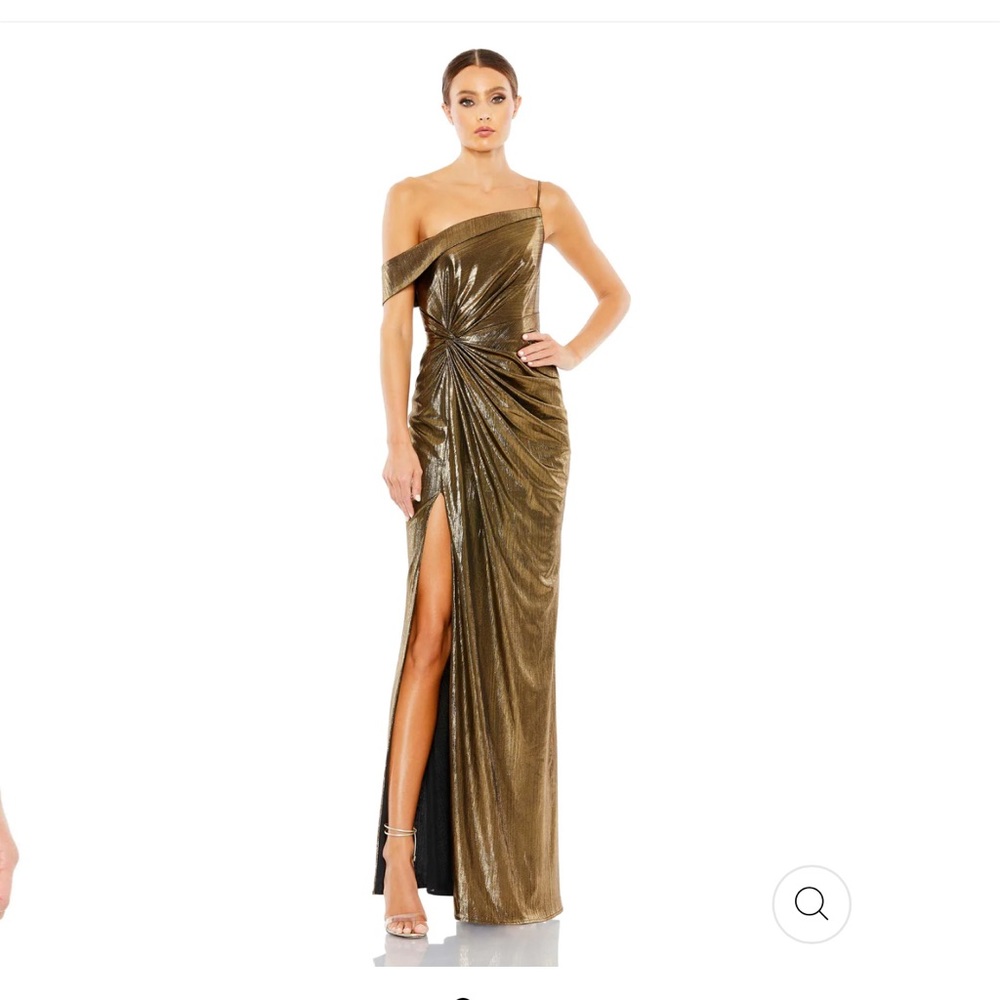 Mac Duggal METALLIC OFF THE SHOULDER GOWN / Size 8 / Color: Antique Gold